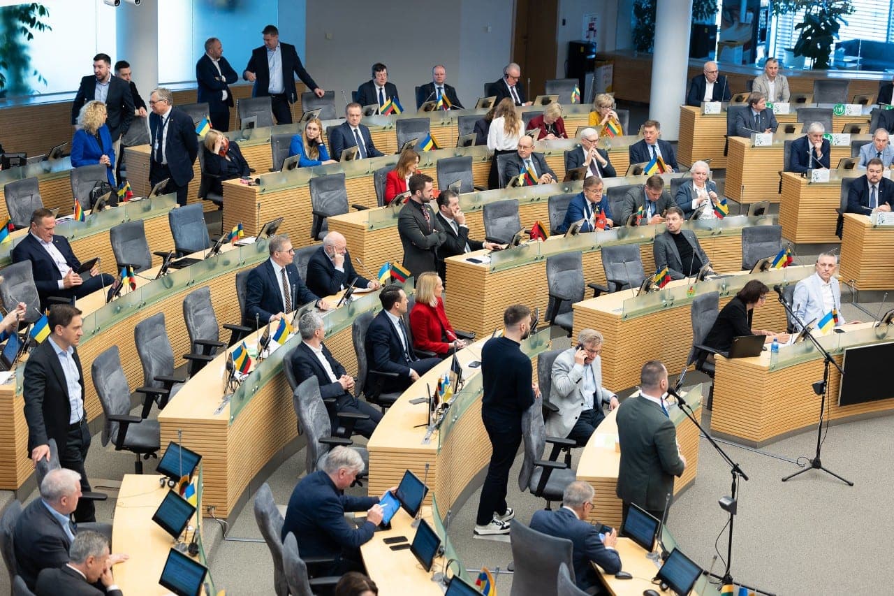 Aiškėja kas sumokės už papildomą karinį biudžetą: smulkieji verslininkai ir vairuotojai