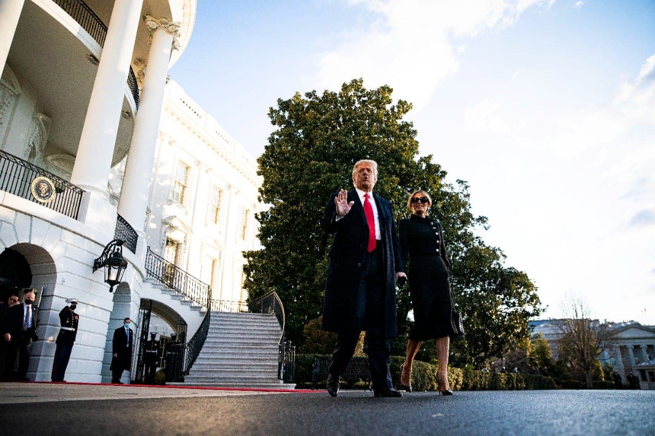 D. Trumpas imasi darbų: uždaro LGBT biurus ir išsiunčia imigrantus