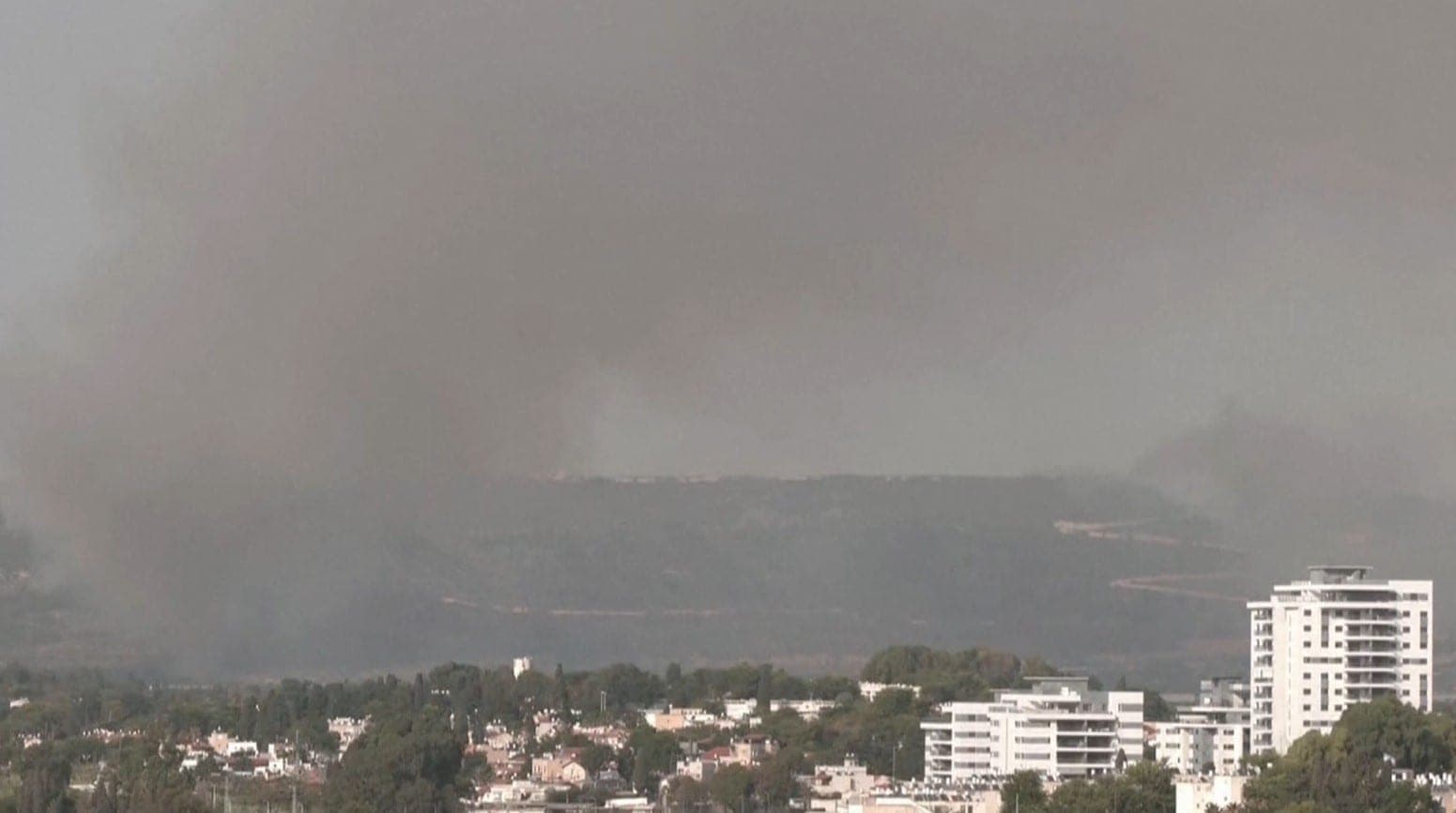 Izraelis toliau bombarduoja Gazą: žmonėms liepia trauktis giliau į pietus