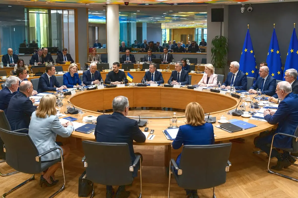 Briuselyje sprendžiamas 2 trln. eurų klausimas: ES turi rinktis tarp Ukrainos, gynybos ir ekonominio išlikimo