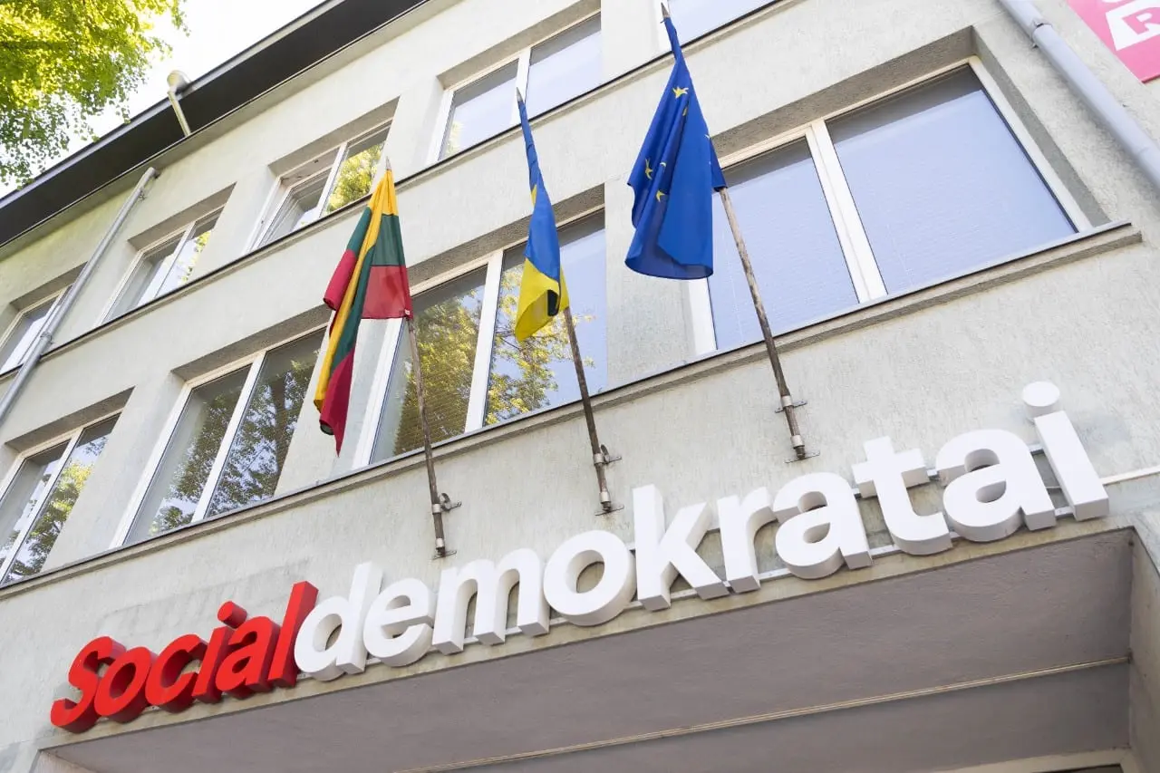 „Socdemų“ melagystės: kritikuoja privalomą šaukimą, bet balsuoja už jį