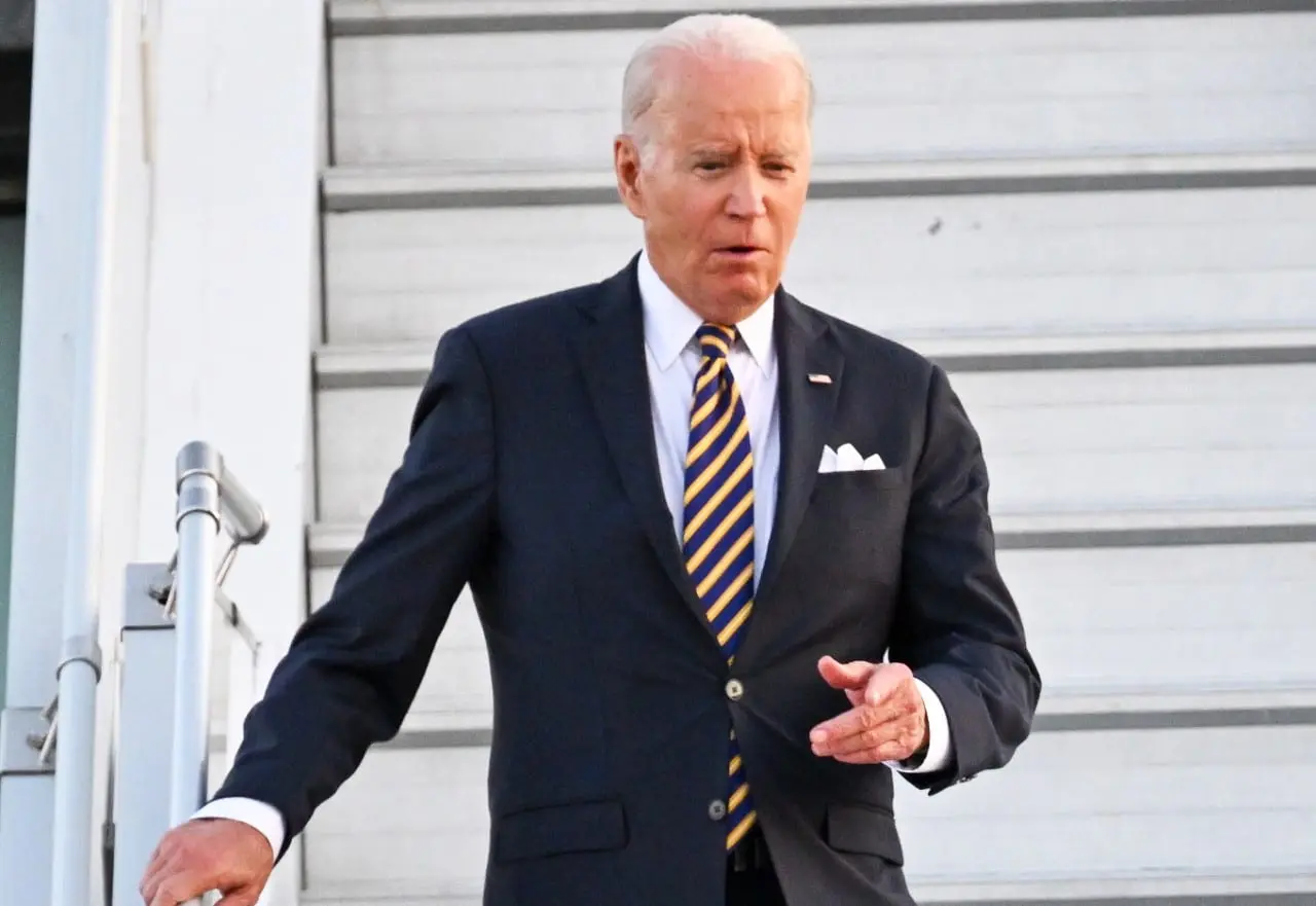 J. Bidenui gresia apkalta dėl jo ryšių su užsienio kompanijomis