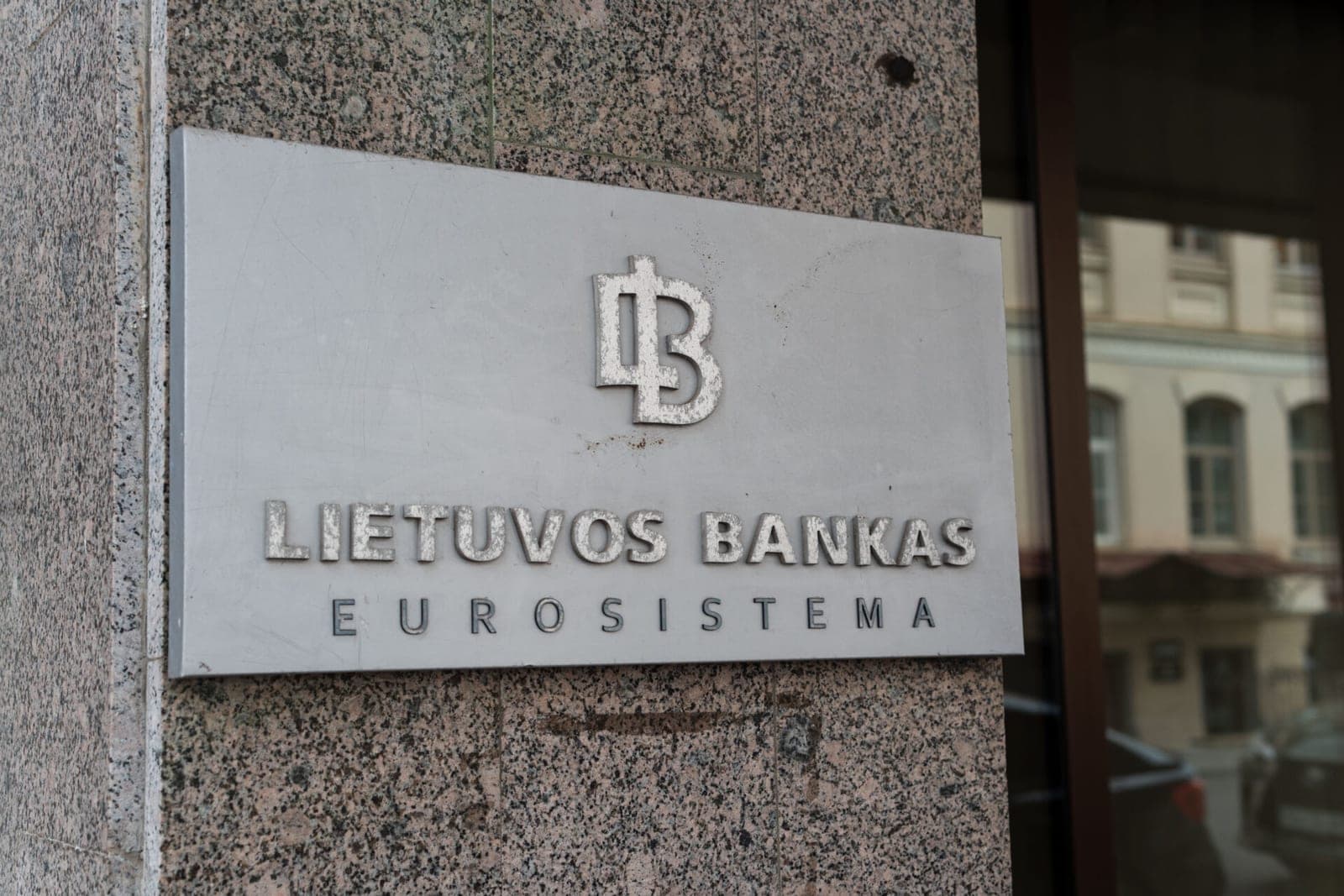 Lenkija didina pelno mokestį bankams, Lietuva – prieš?