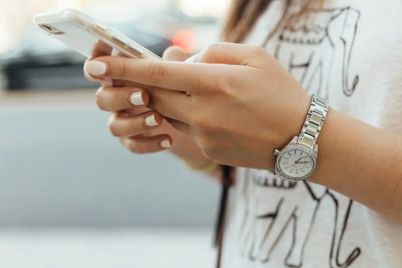 „Meta“ pradeda iš „Instagram“ ir „Facebook“ šalinti jaunesnius nei 16 metų australus