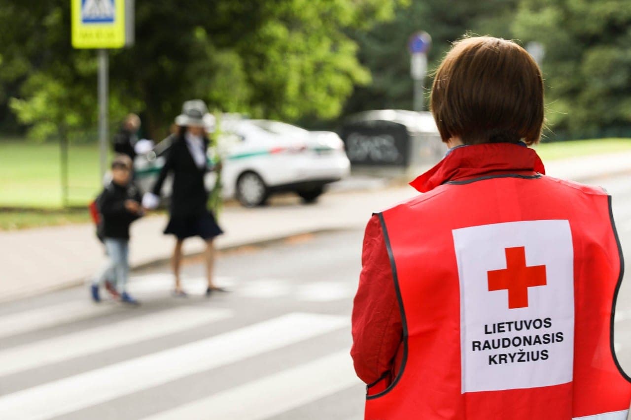 Mokiniams į pagalbą skuba policija su savanoriais