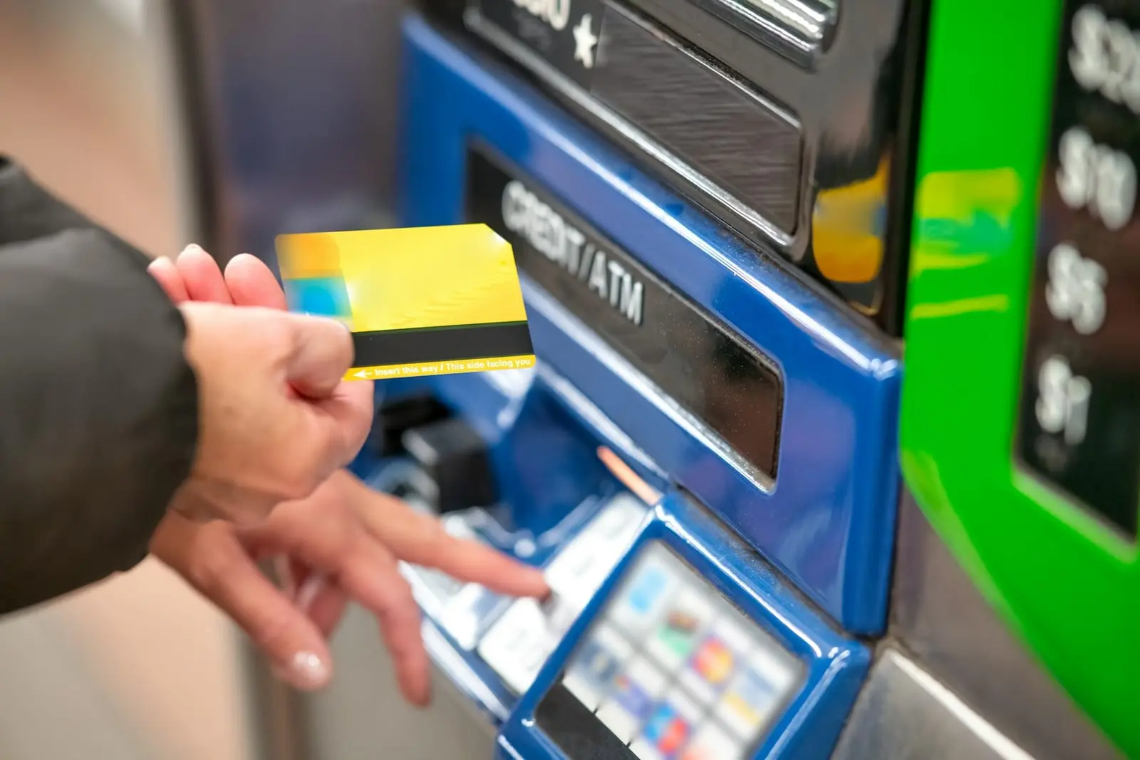 Vengrijos vyriausybė nusprendė – kiekvienoje gyvenvietėje turi būti įrengtas bent vienas bankomatas