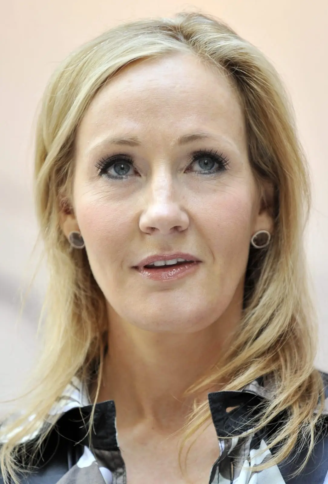 J. K. Rowling „Hario Poterio“ žvaigždėms už LGBT propogandą neatleis, net jeigu atsiprašys
