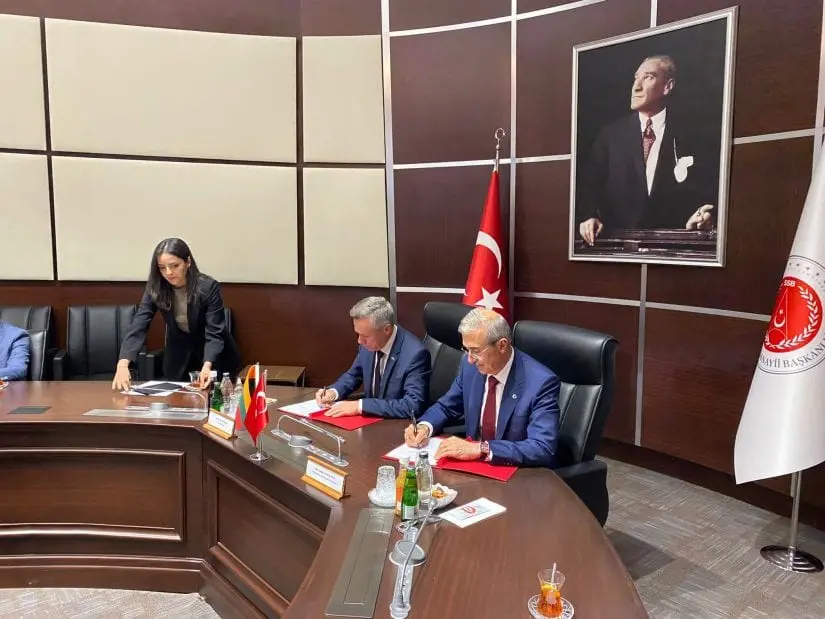 Lietuva perka ginkluotę iš sankcionuotos ir su Rusija bendradarbiaujančios Turkijos įmonės