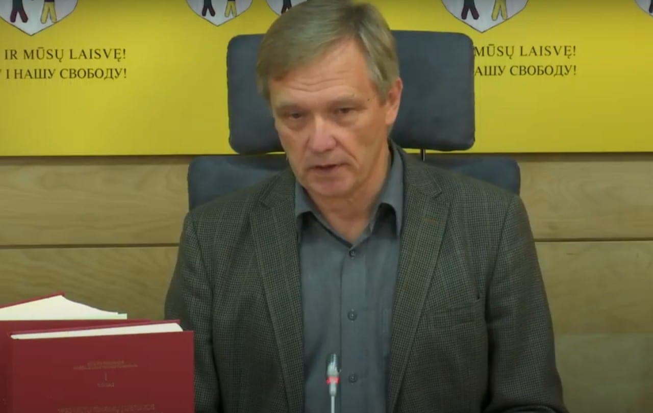 Prasidėjo parašų rinkimas dėl referendumo, kuriuo siūloma Konstitucijoje įtvirtinti teisę atsiskaityti grynaisiais