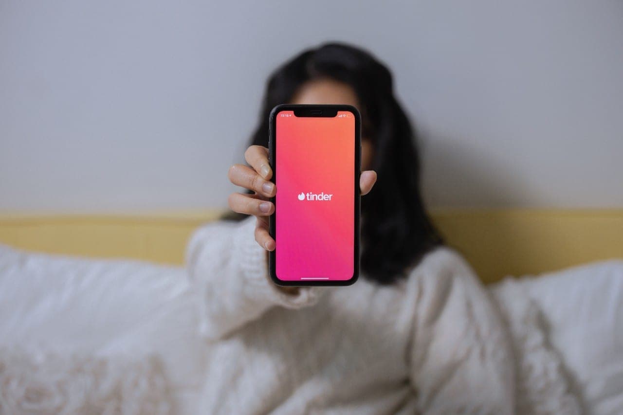 Daugiausiai finansavimo kitų metų biudžete susižėręs Nacionalinis transliuotojas reklamuojasi programėlėje „Tinder“