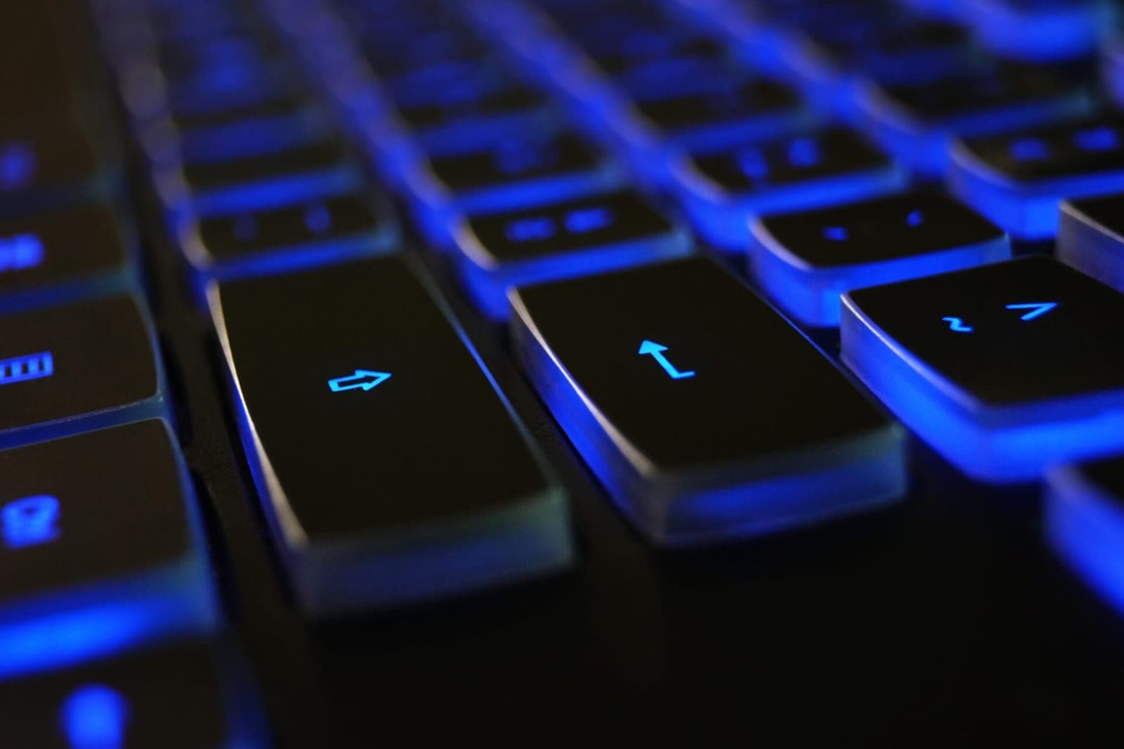 Technologijų naujienų puslapis taiso klaidas DI rašytuose tekstuose