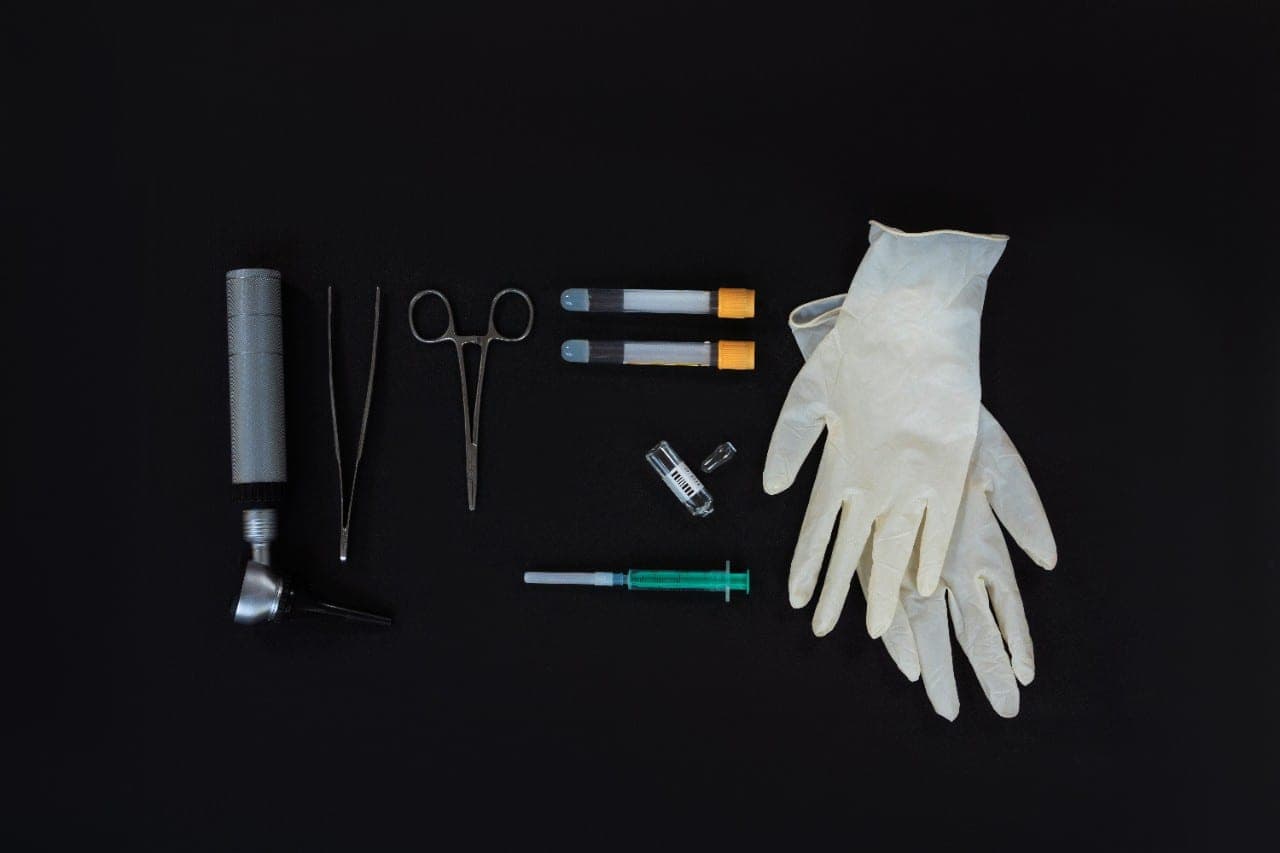 Keisčiausios plastinės operacijos gali pakeisti mūsų parašą arba padėti tapti pokerio ekspertu