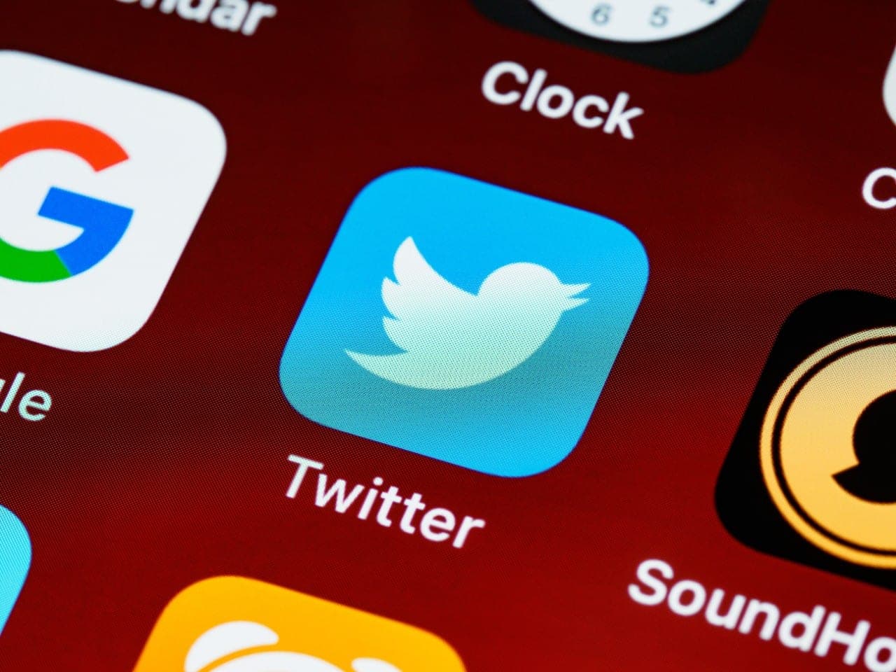 E.Muskas: duokite Baidenui jo „twitter“ slaptažodį