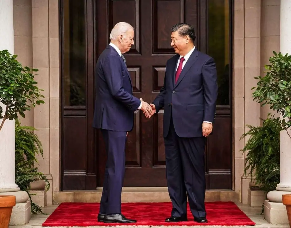 Istorinis momentas su mažais rezultatais: įvyko Bideno ir Xi susitikimas