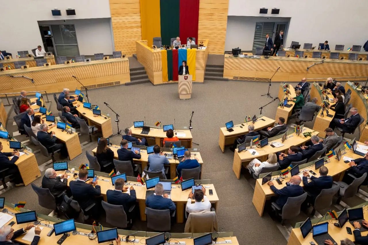 Seimo fronte nieko naujo: trečia savaitė iš parlamento bandoma išmesti P. Gražulį ir R. Žemaitaitį