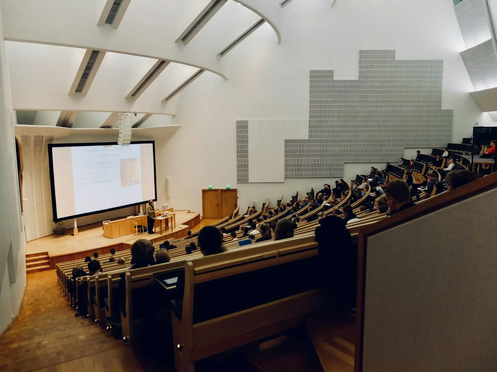 Kur Europoje geriausia studijuoti: darbo galimybės, uždarbiai ir Lietuvos vieta tarp studentų krypčių