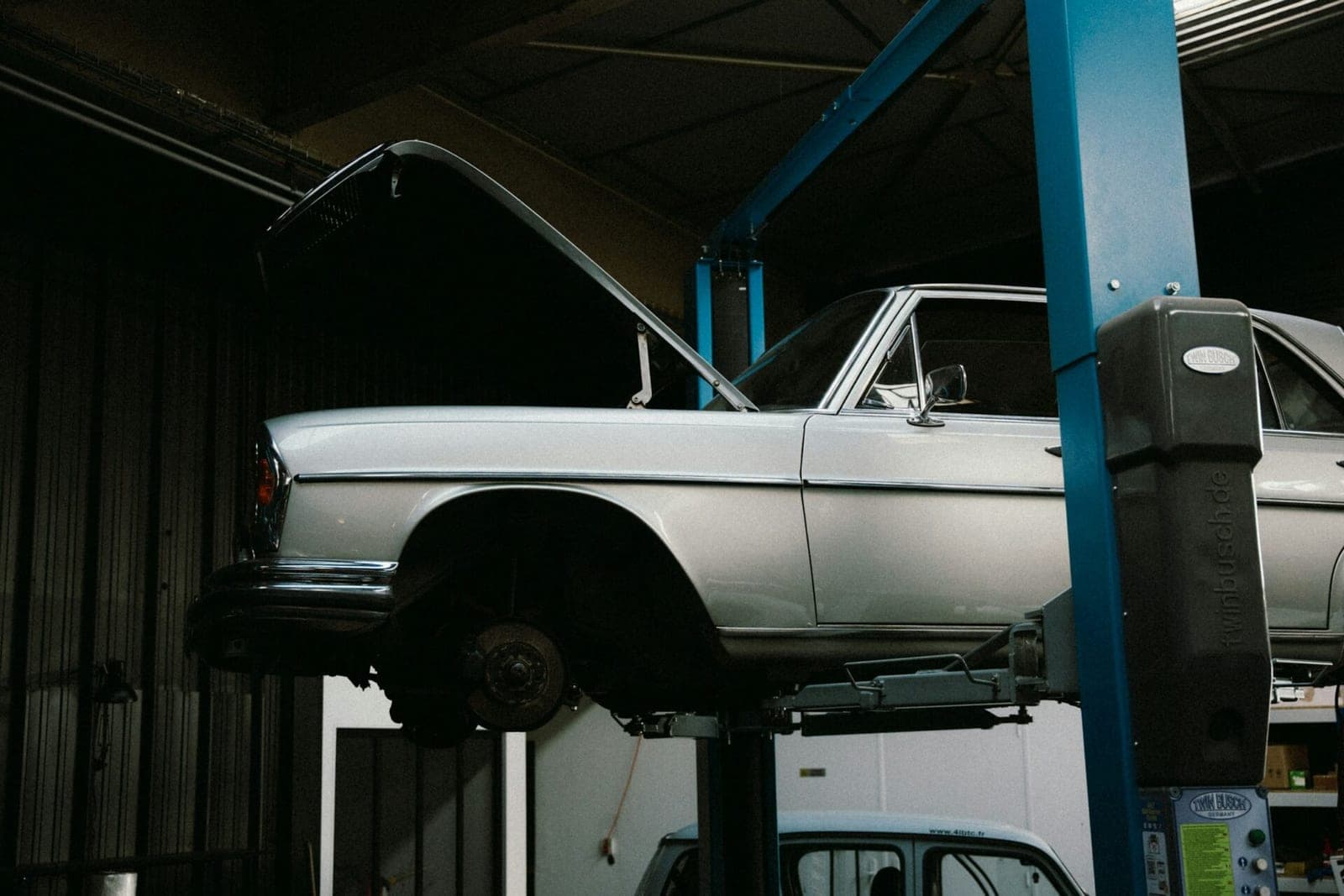 EK siūlo senesniems automobiliams techninę apžiūrą atlikti kasmet