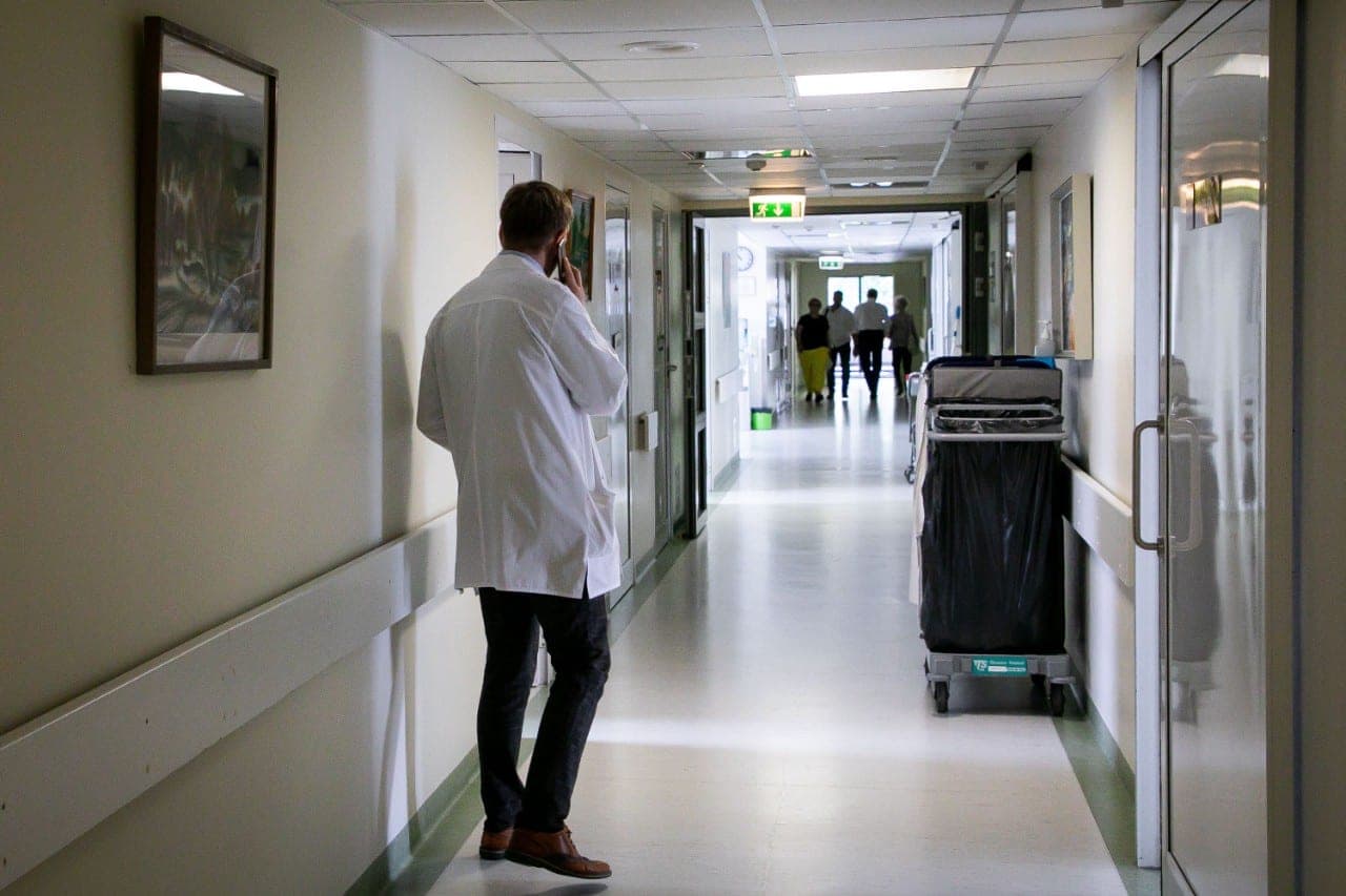 Neatvykimą pas gydytoją siūloma apmokestinti: valdininkų klaidos perkeliamos pacientams?