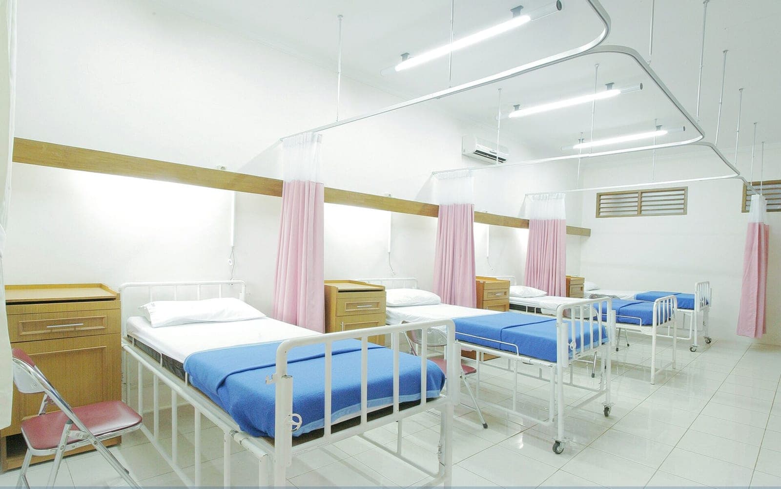 Mažesnėms ligoninėms atrišamos rankos: pacientams žadama greitesnė pagalba