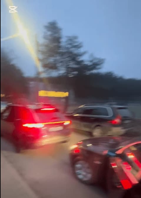 Sostinės gyventoja netveria pykčiu dėl chaoso prie mokyklos dėl „Porsche“ vairuotojo