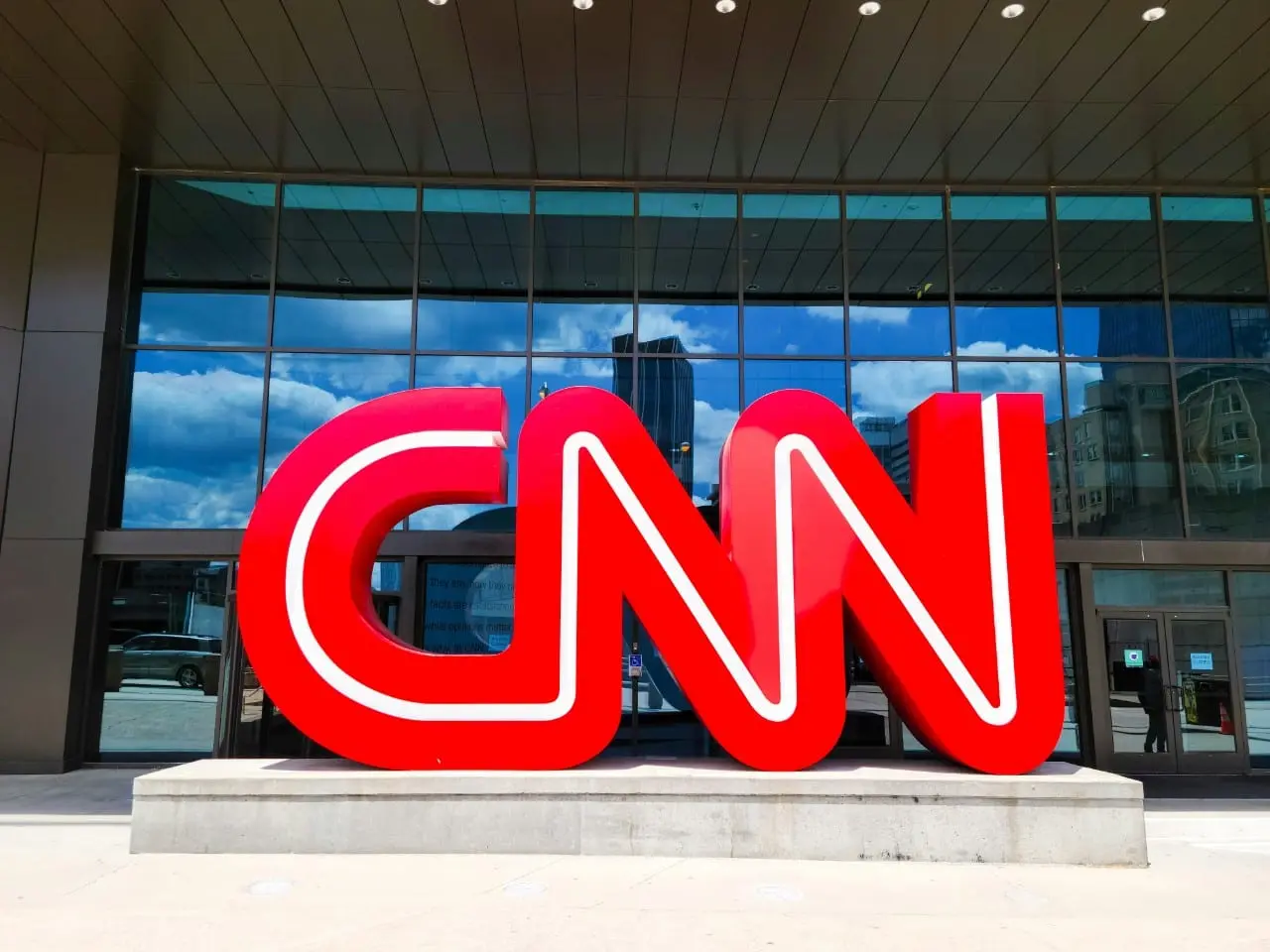Tradicinė žiniasklaida miršta? Darbuotojus atleidinėja CNN ir NBC