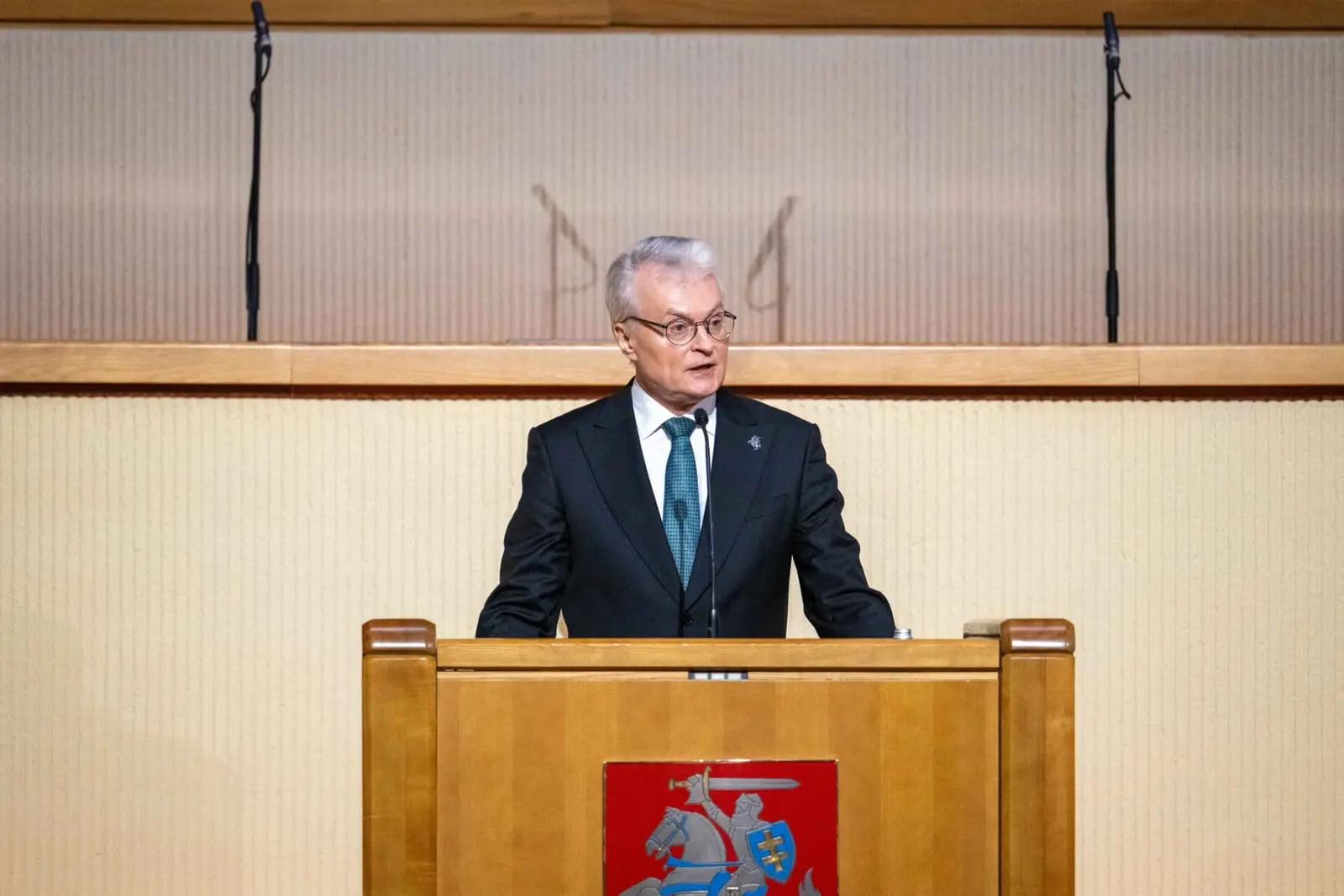 Nausėda pasirašė įstatymą, kuriuo atsisakoma trijų VBE išlaikymo reikalavimo