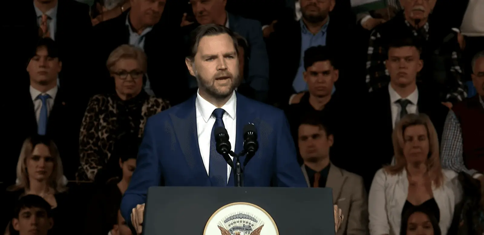 JD Vance atvyko palaikyti V. Orbano: ant scenos Budapešte – skambutis D. Trumpui