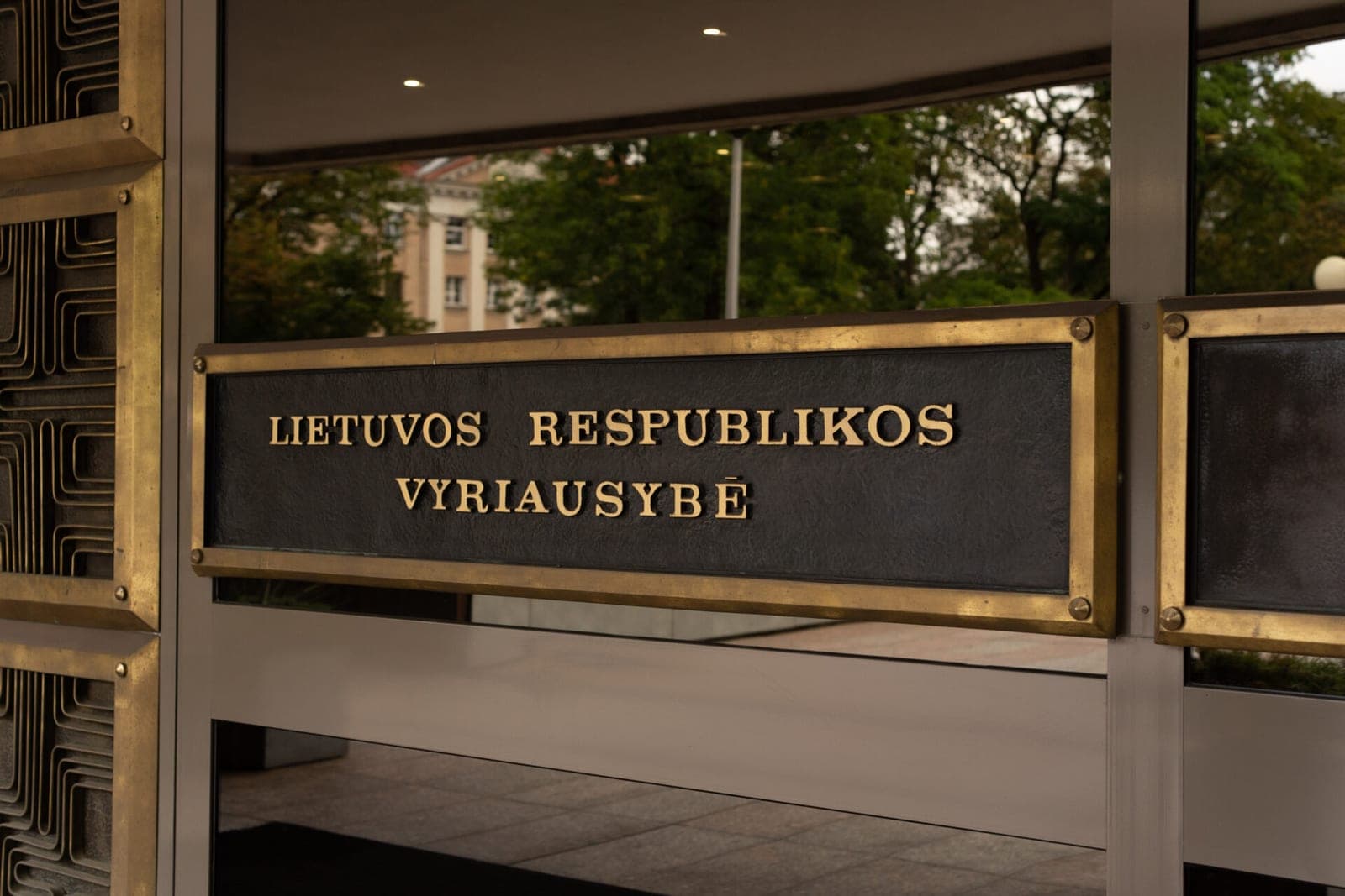 Bręsta konfliktas tarp konservatorių ir socialdemokratų: viena po kitos – iniciatyvos kreiptis į KT