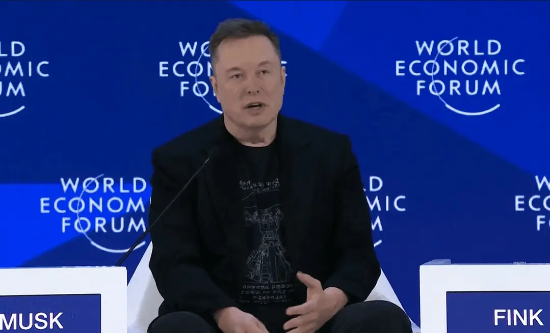E. Muskas keičia planus: „SpaceX“ atsitraukia nuo Marso ir taikosi į Mėnulį