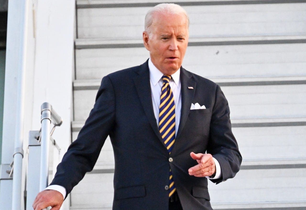 J. Bidenas Suomijoje bandė įkąsti vaikui