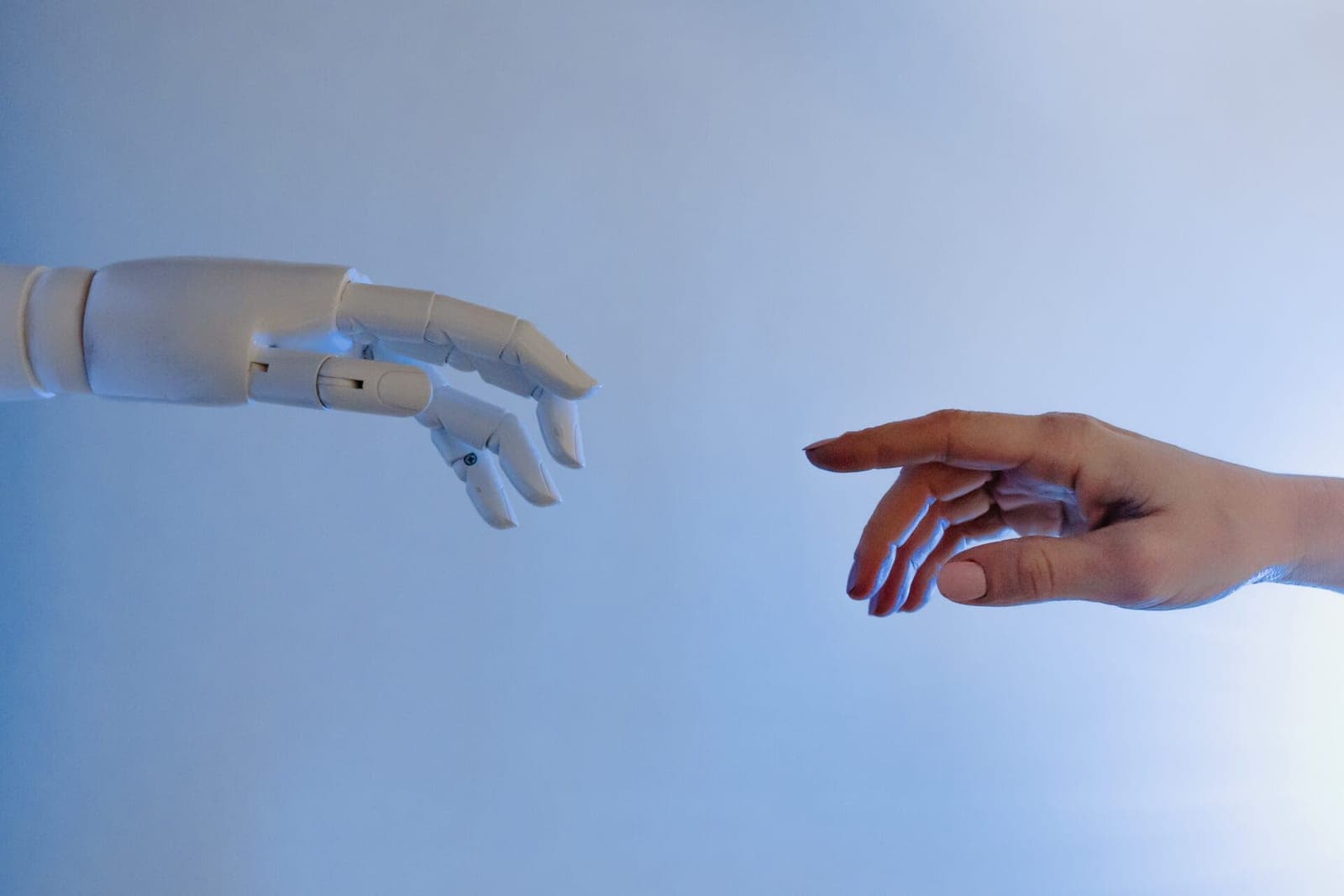 Baimė, kad dirbtinis intelektas užvaldys pasaulį ir naujų technologijų mados 2023
