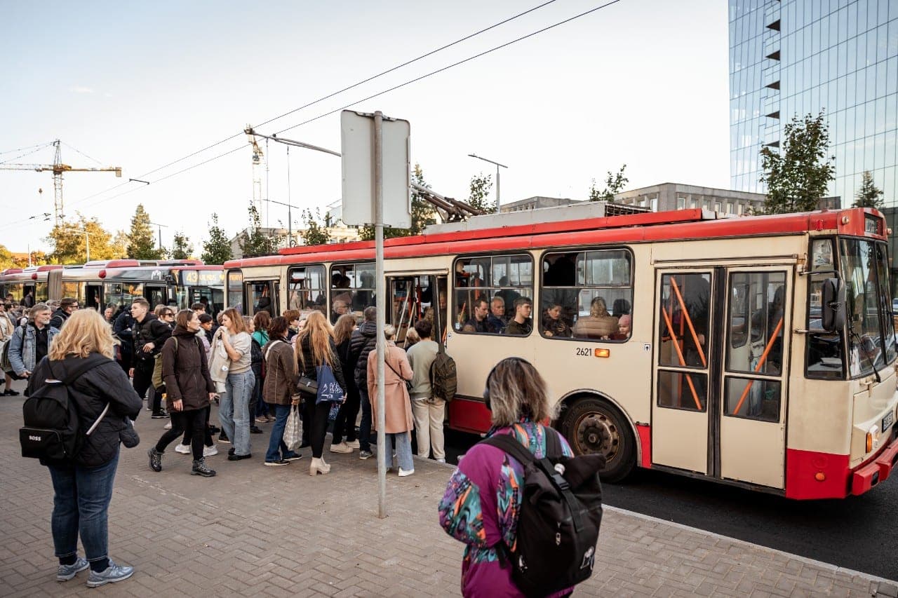 Vilniaus viešajam transportui atsisakius grynųjų, gyventojai pirštu beda ir į kitas senjorus diskriminuojančias vietas