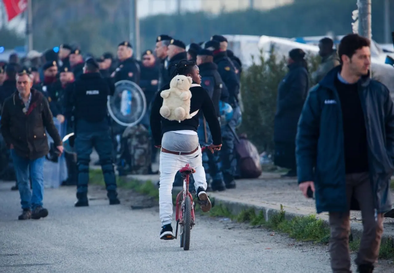 Migrantai siaubia Europą: prievartaujamos moterys, žmonės pjaunami tiesiog gatvėse