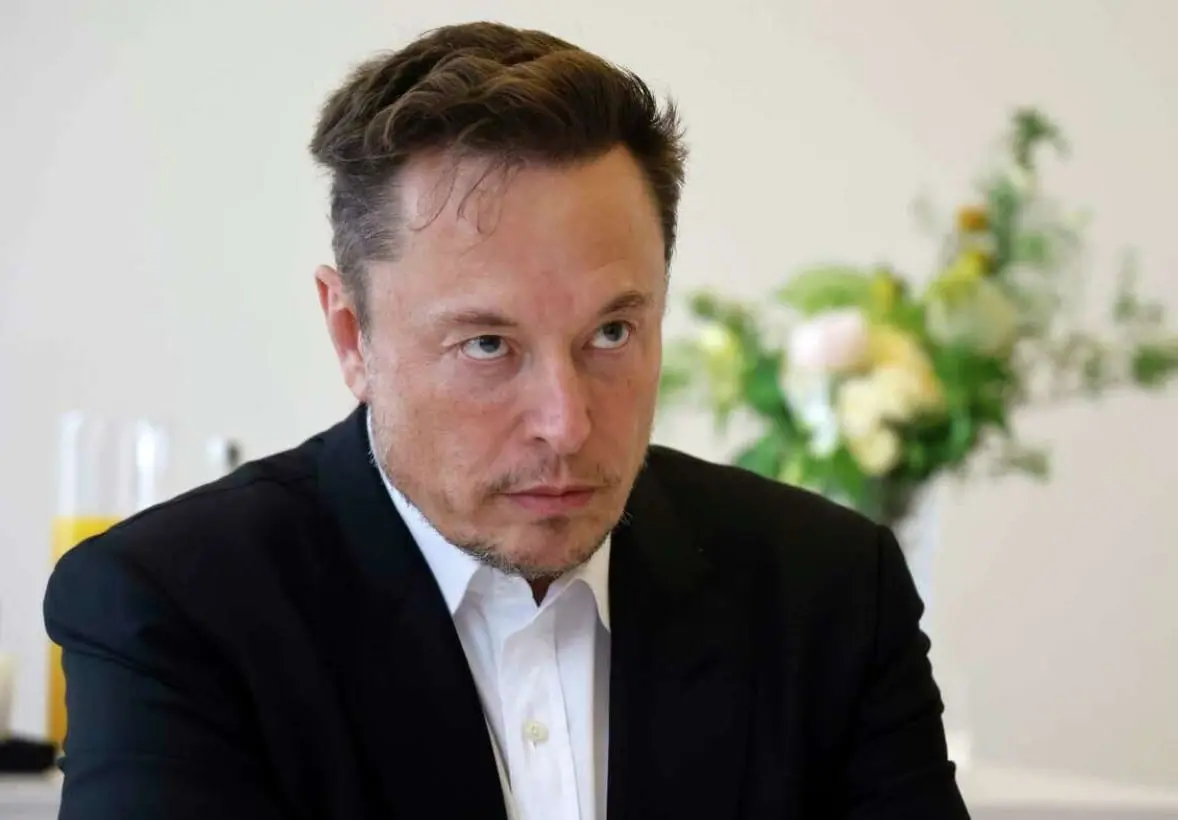 Elonas Muskas įspėja apie trečią pasaulinį karą