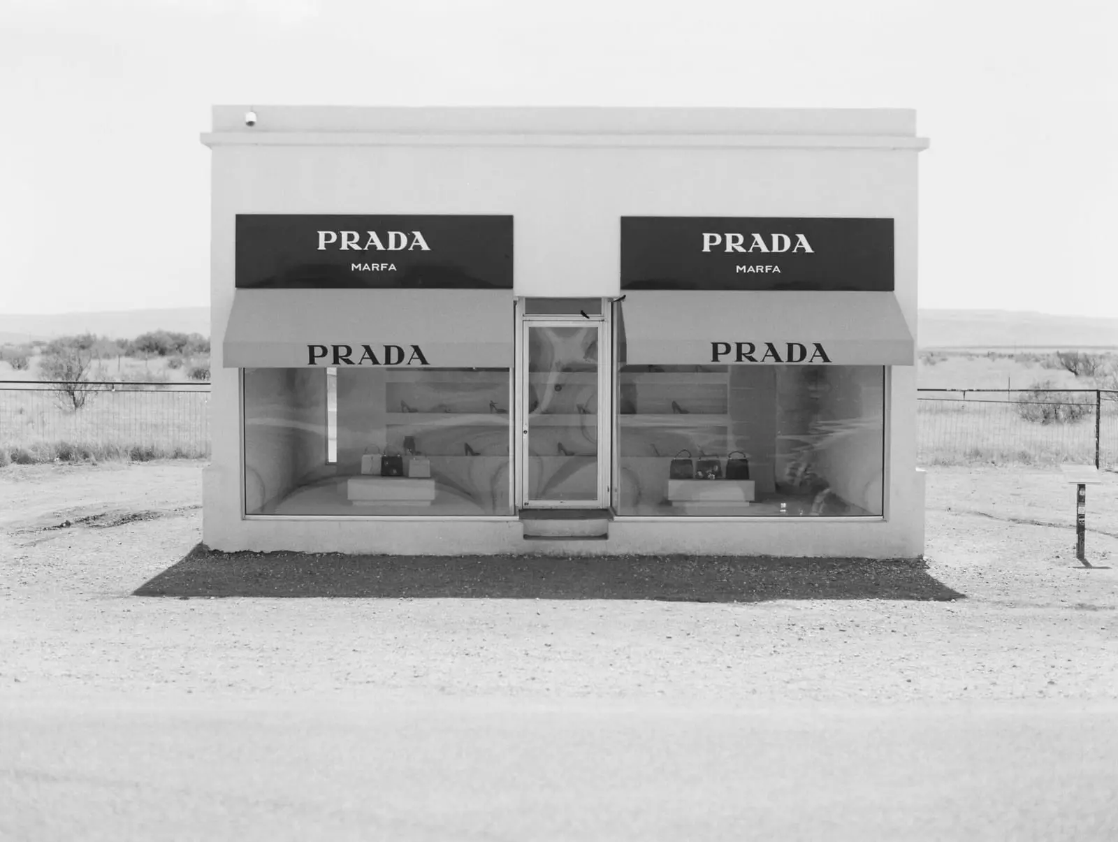 „Prada“ už 1,36 mlrd. dolerių perka “Versace“
