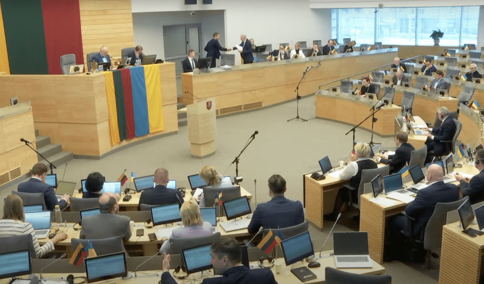 Siūloma keisti Darbo kodeksą: daliai darbuotojų nebegaliotų įprastos socialinės garantijos