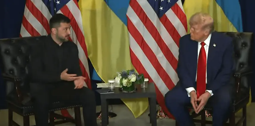 Po pokalbio su Zelenskiu Trumpas keičia nuomonę: Rusiją pavadino „popieriniu tigru“