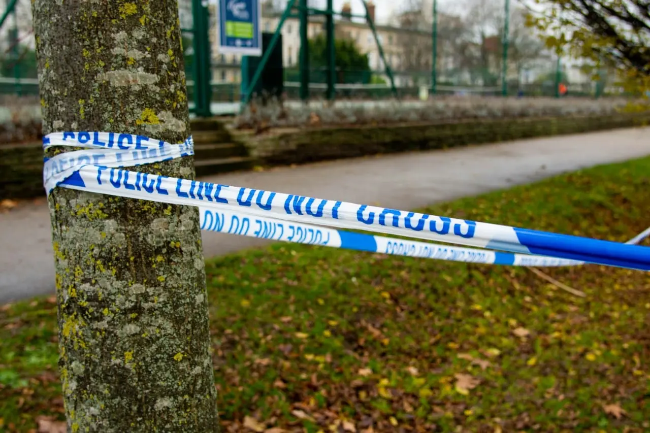Narkomanas nužudė savo mamą, plaktuku užmušė žmoną, nuo stogo numetė vaikus