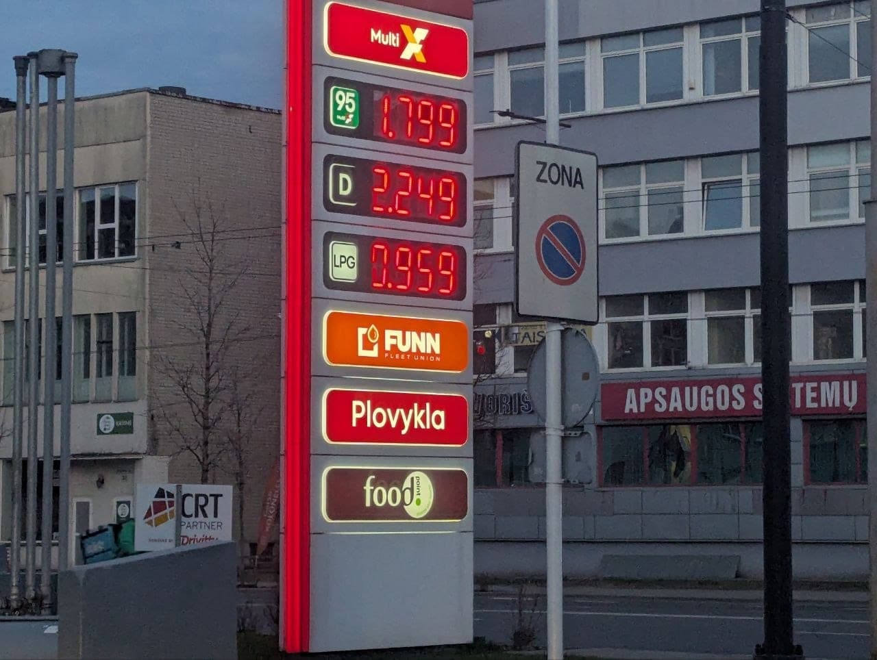 Degalų kainos Lietuvoje per savaitę sumažėjo: kiek dabar moka vairuotojai?