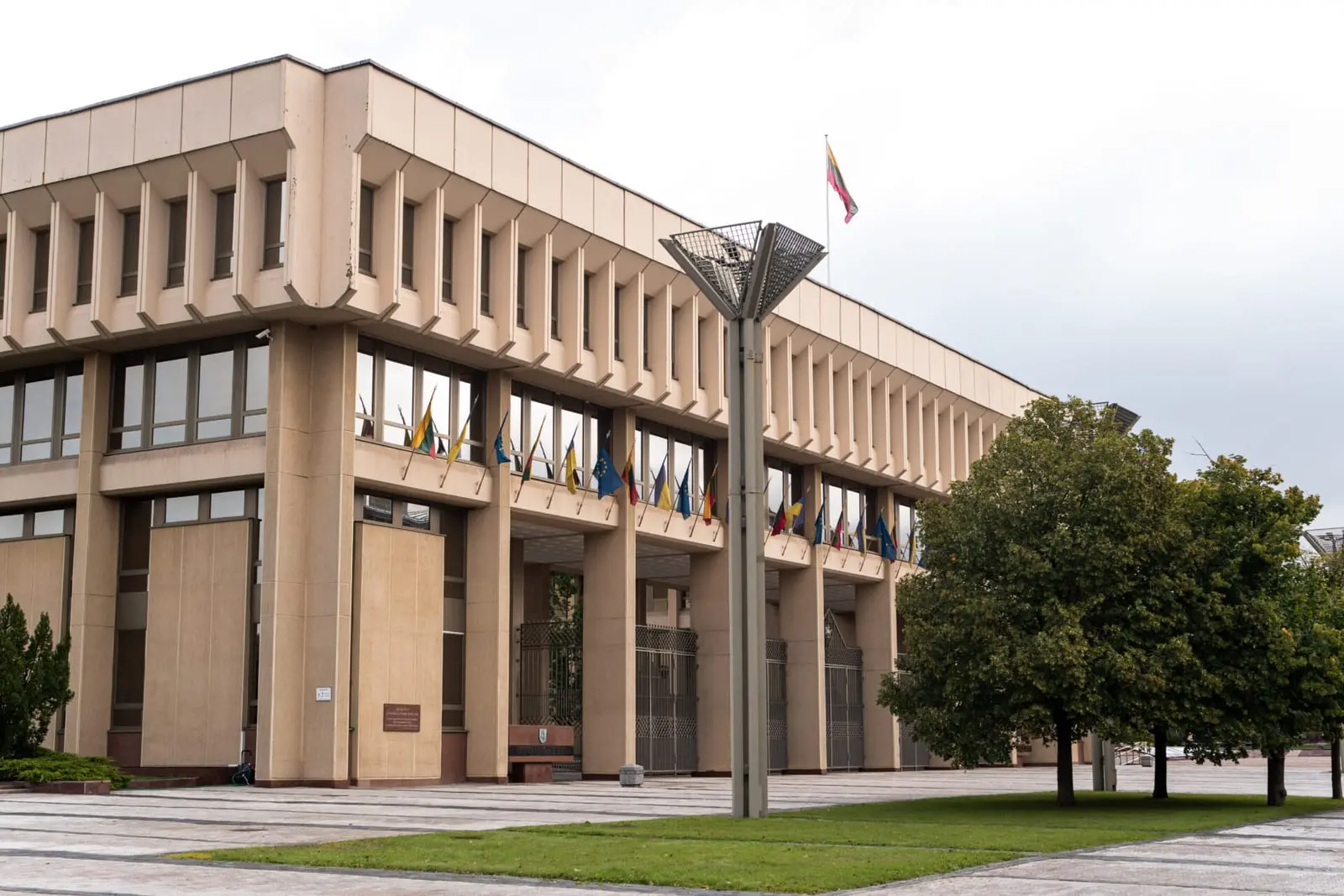 Seimas sutiko išplėsti VSD įgaliojimus: pareigūnai galės tikrinti ir naudoti sprogmenis
