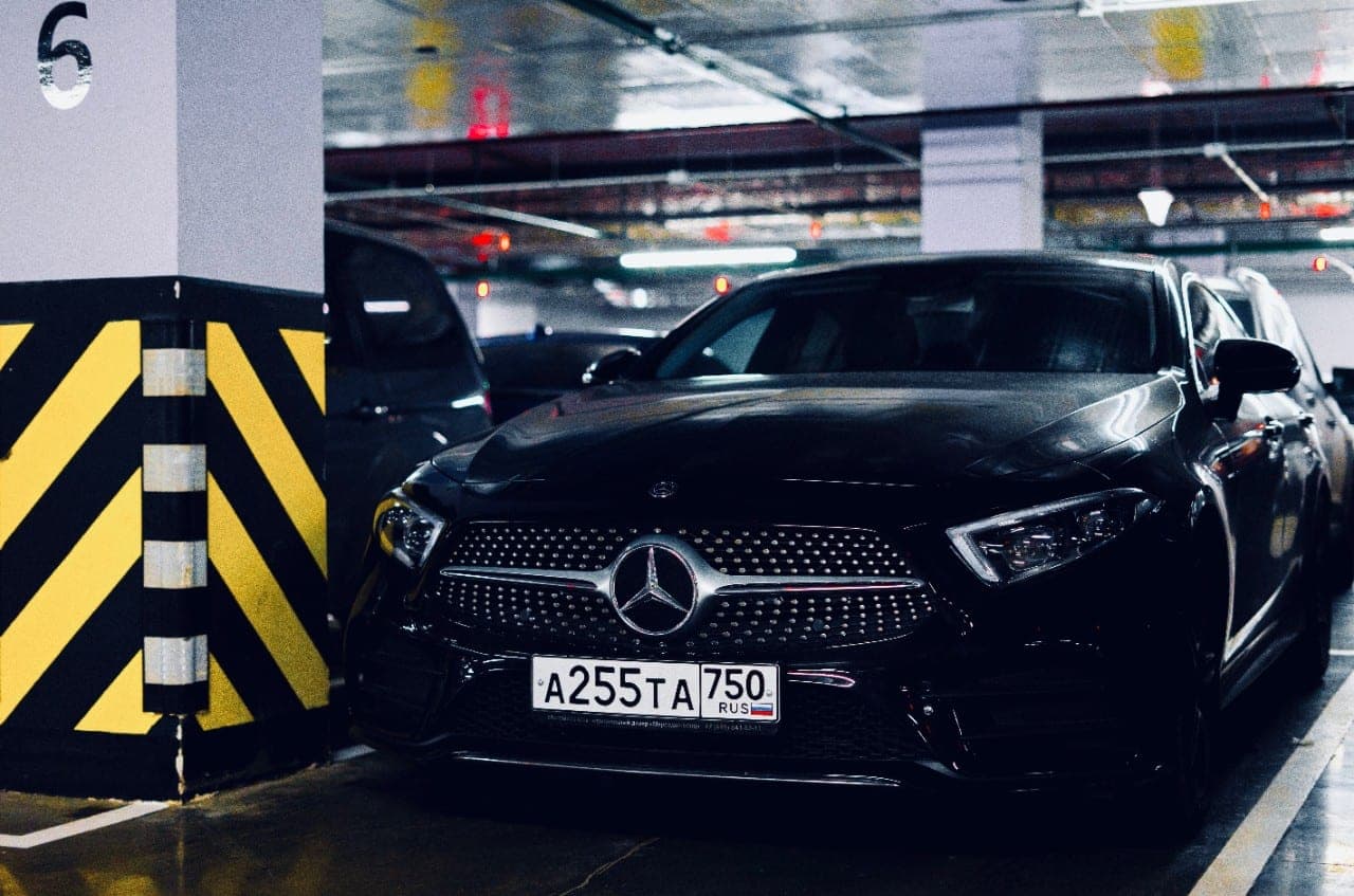 Iš Rusijos galutinai traukiasi pripažinti automobilių gamintojai