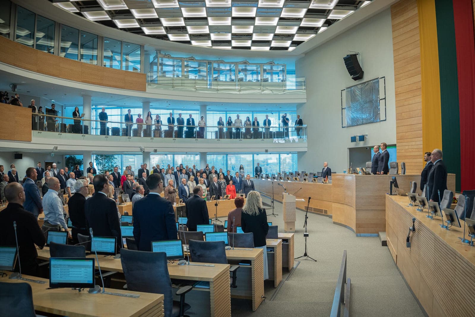 Parlamente aidi aistros: nuspręsta sušvelninti bausmes „čekutininkams“