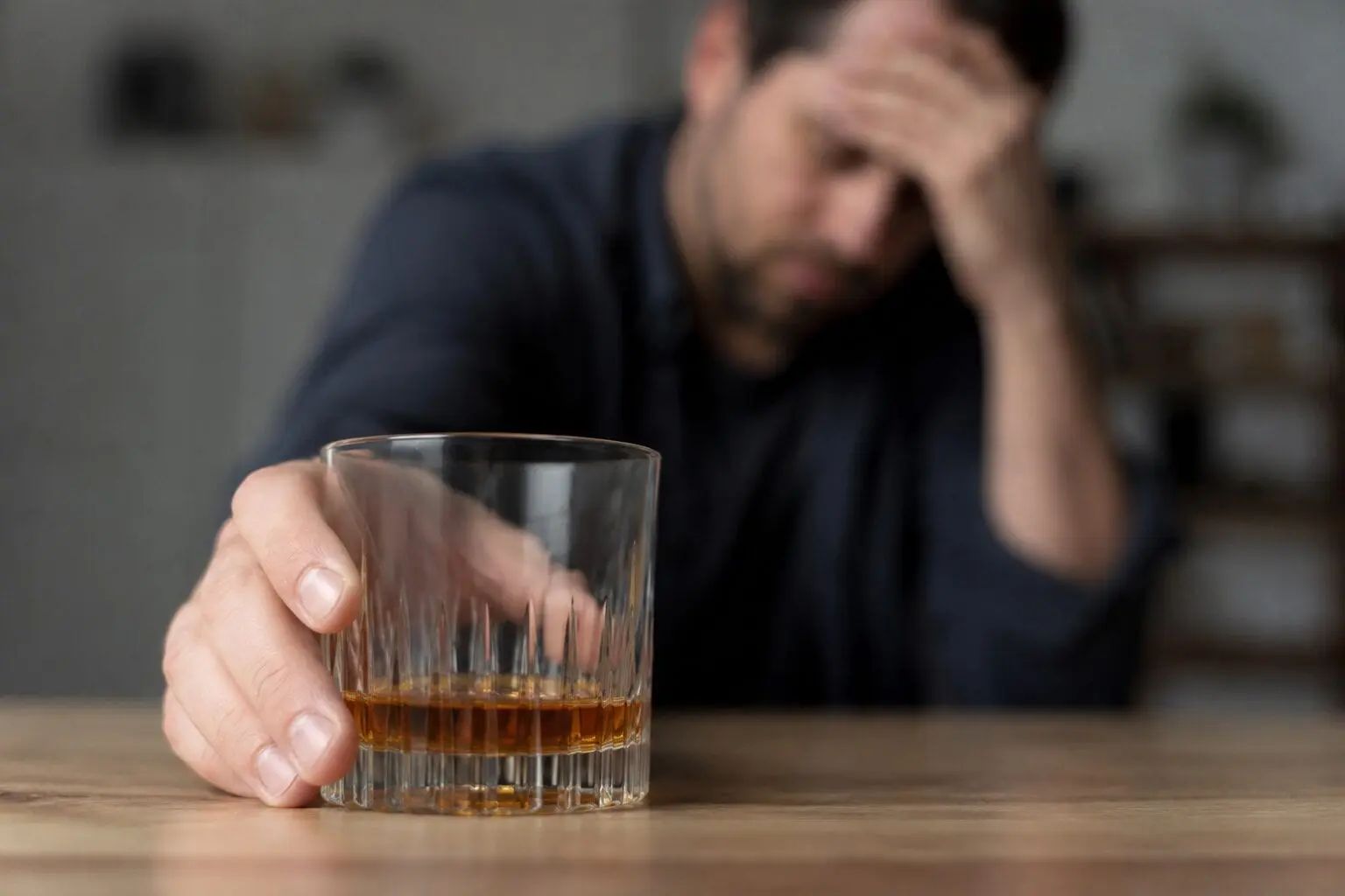 Net ir nustojus vartoti alkoholį smegenys gali „apgauti“: specialistė paaiškino, kodėl taip nutinka