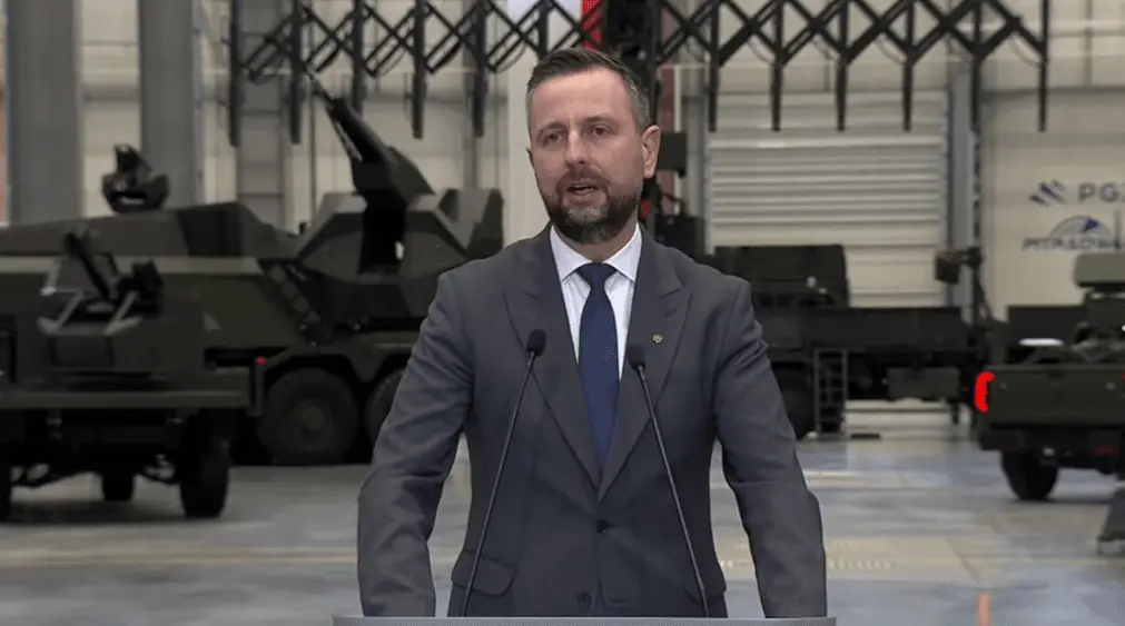 Lenkijos gynybos ministras stabdo „lyties ideologijos“ mokymus kariuomenėje