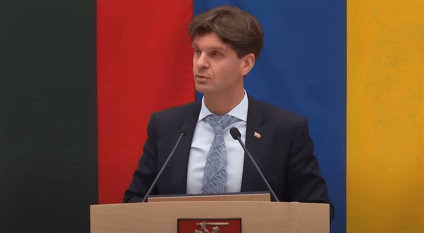 Ginčas Seime dėl Ukrainos vėliavos: Ignas Vėgėlė ragina gerbti Lietuvos simbolius