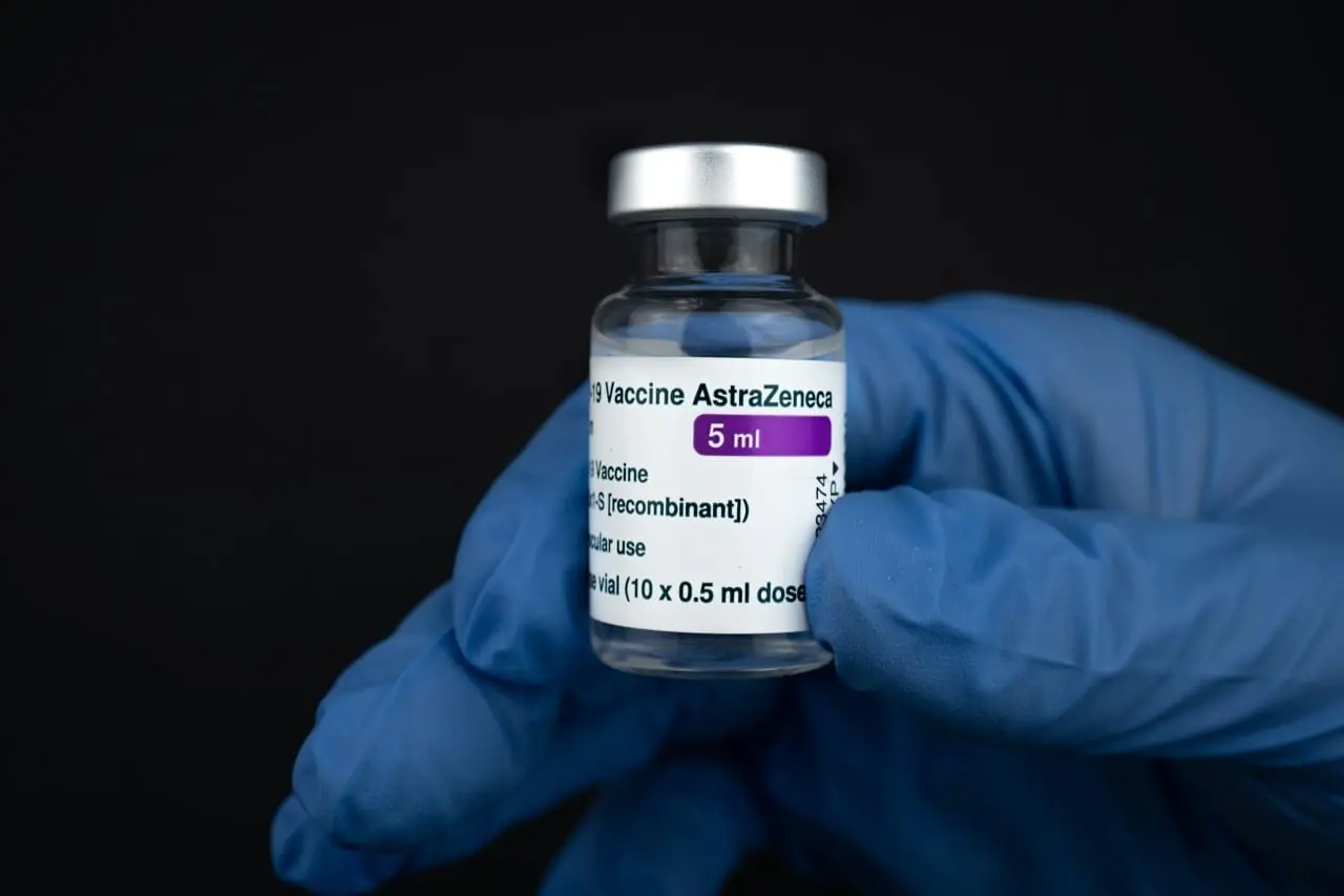 77 buvo teisūs dėl nepatikrintų skiepų: „AstraZeneca“ sukelia baisų šalutinį poveikį