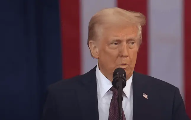 D. Trumpas daro tvarką: „ne“ lyties keitimo procedūroms, translyčiams sporte ir kariuomenėje