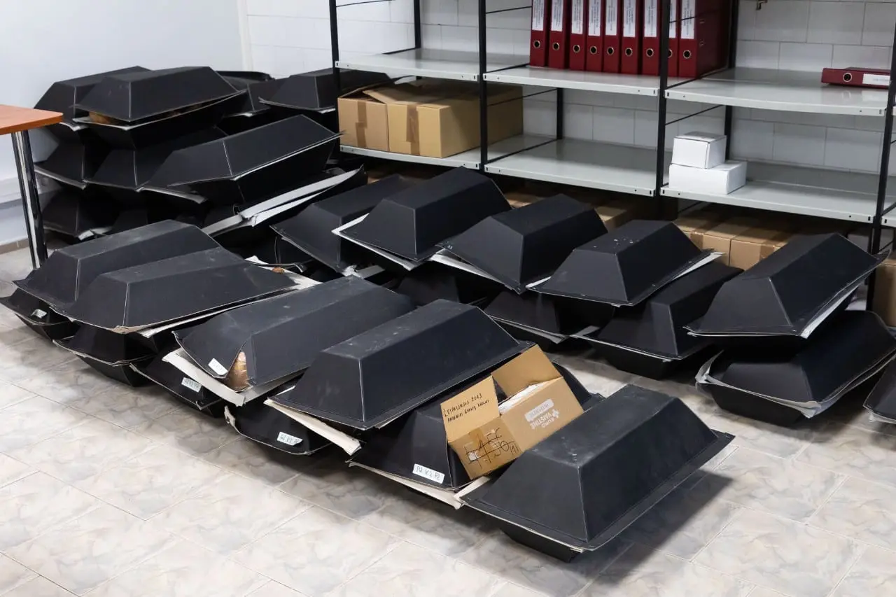 Lietuvos gėda: net tris metus Leipalingyje rastų partizanų palaikai buvo laikomi kartoninėse dėžėse