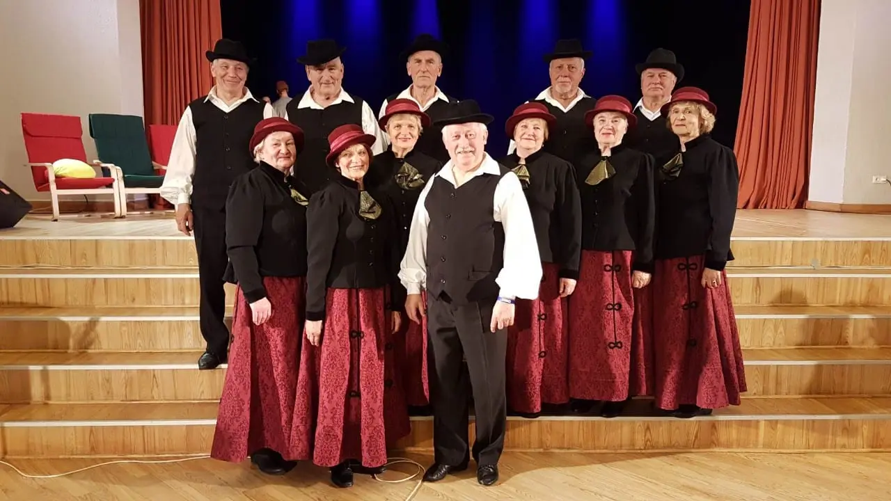 Šokantys Zarasų senjorai nestokoja humoro, pikantiškų nutikimų ir bando išsaugoti jaunystę