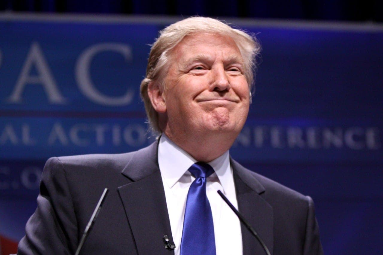 D. Trumpo įvestos sankcijos privertė Kolumbiją nusileisti ir priimti deportuotus migrantus